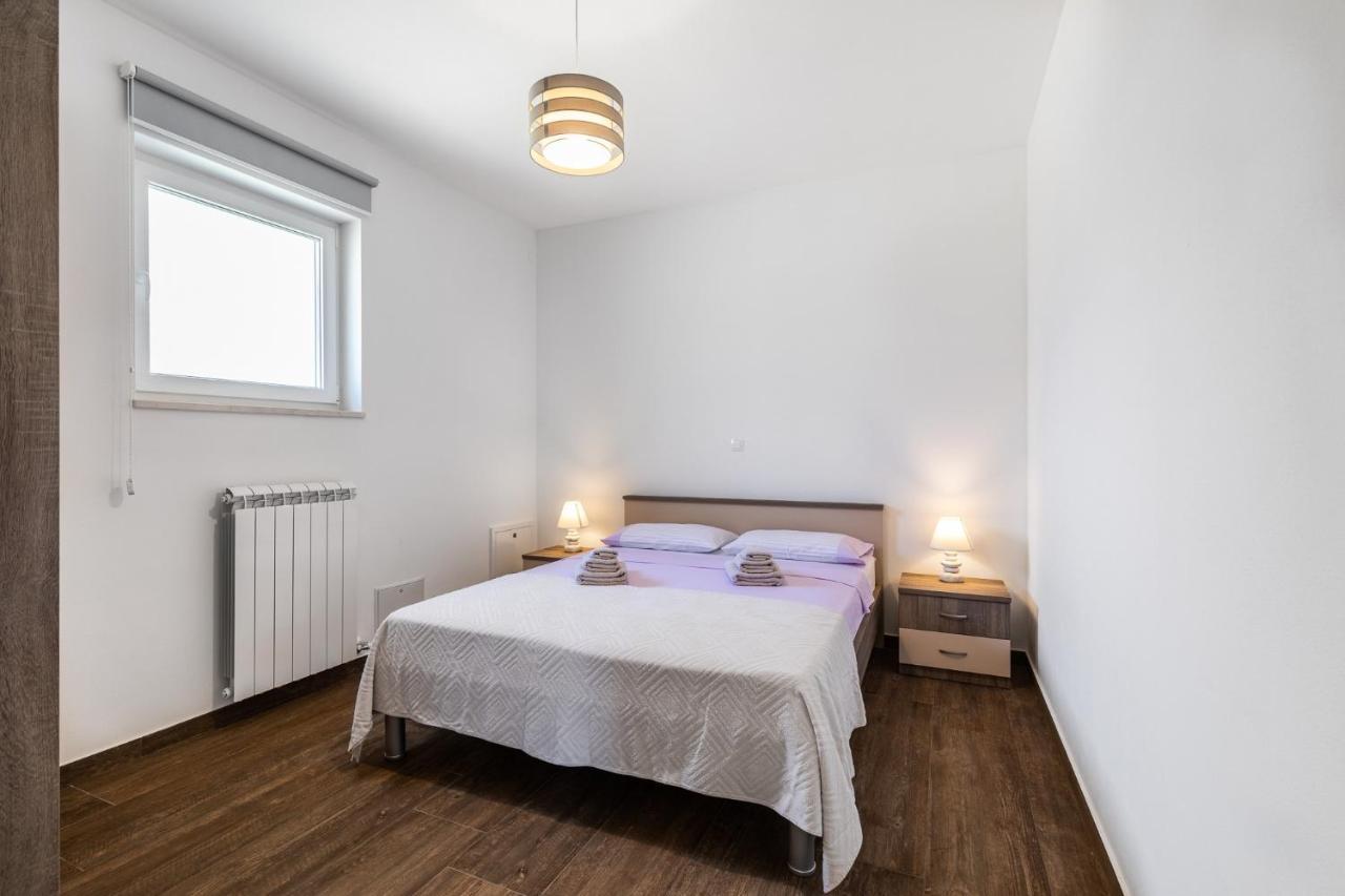 Apartments With A Parking Space Punat, Krk - 20553 Exterior photo